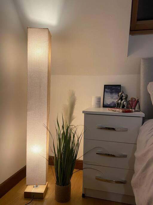 Apartament Lovely Sleep 4 In Sb6 Londra