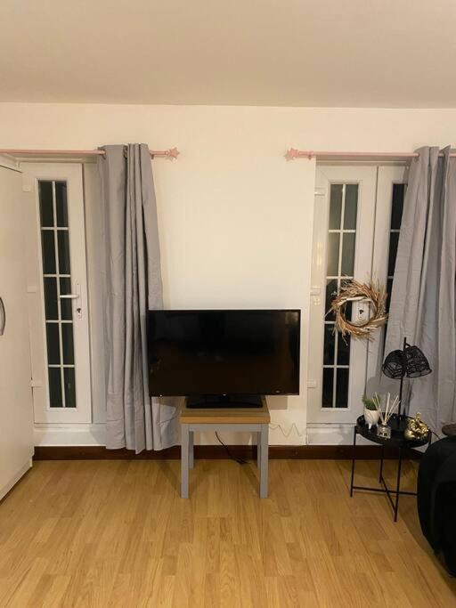 Apartament Lovely Sleep 4 In Sb6 Londra